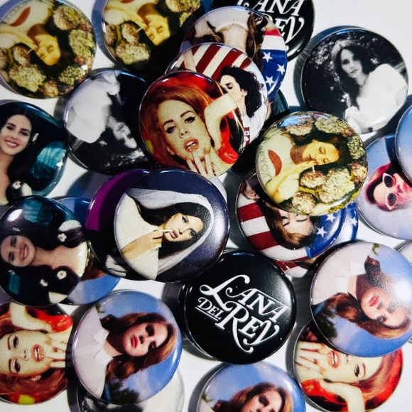 Set of 10 1" LANA DEL REY Metal Pinback Buttons - Picture 3 of 4
